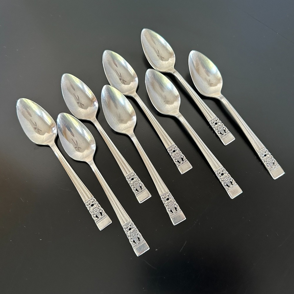 Oneida Community Silverplate Flatware CORONATION Lot of 8 Teaspoons No Monos